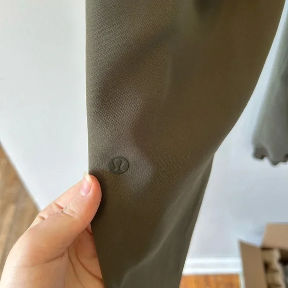 Lululemon Women’s Green Joggers - Picture 3 of 5